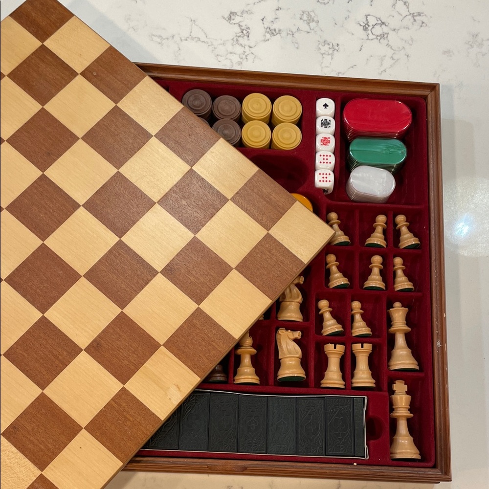 BRAND NEW Classic Vintage Wooden Game & Chess Board